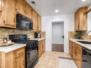 1831 S Horne St in Oceanside, CA - Building Photo - Building Photo