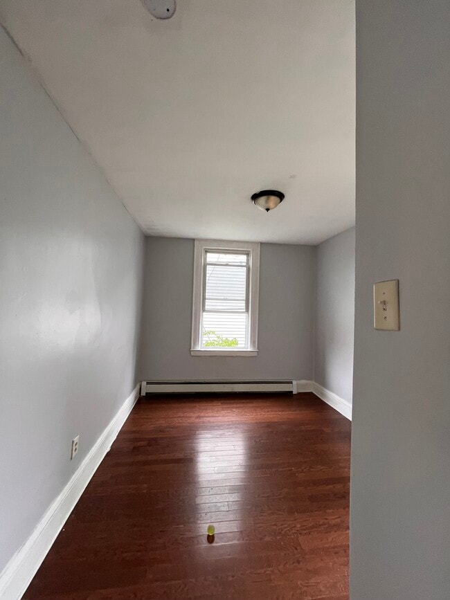 60 Wilkinson Ave, Unit 2L in Jersey City, NJ - Foto de edificio - Building Photo