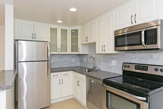 Aqua Terrazza Apartments in Seattle, WA - Building Photo - Interior Photo