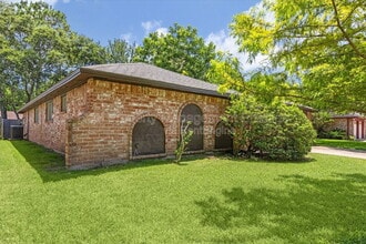 16311 Forest Bend Ave in Friendswood, TX - Building Photo - Building Photo