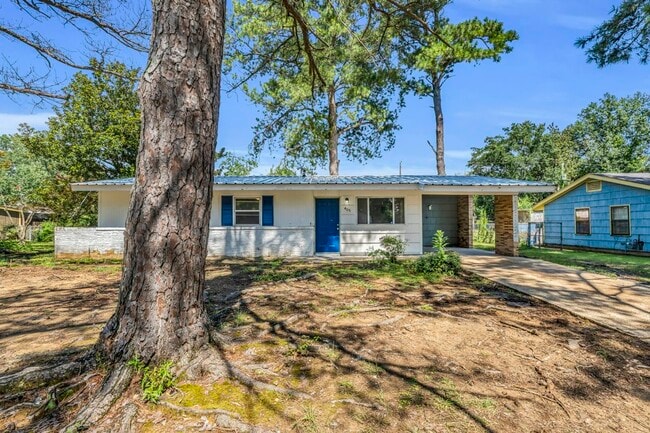 property at 405 Summerhaven Dr