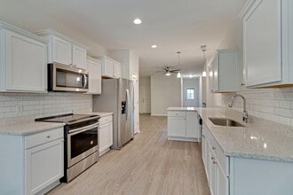 146 Bellasera Wy in Richmond Hill, GA - Building Photo - Building Photo