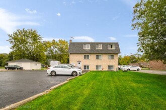 7081 Apartments in Tinley Park, IL - Foto de edificio - Building Photo