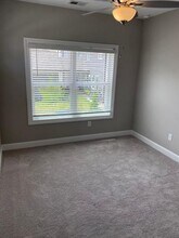 1747 Stone Hedge Dr NW, Unit Apt B in Atlanta, GA - Foto de edificio - Building Photo