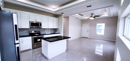 2605 E Hackberry Ave, Unit 3 in Hidalgo, TX - Foto de edificio - Building Photo