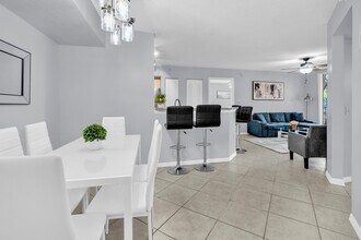 214 Villa Cir, Unit 214 in Boynton Beach, FL - Building Photo - Building Photo