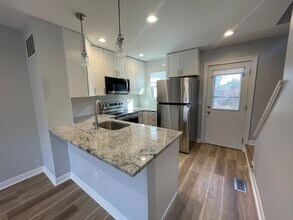 8072 Wimbledon Dr in Portage, MI - Foto de edificio - Building Photo