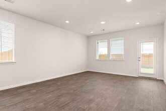 452 Town Lk Bnd in Kyle, TX - Building Photo - Building Photo