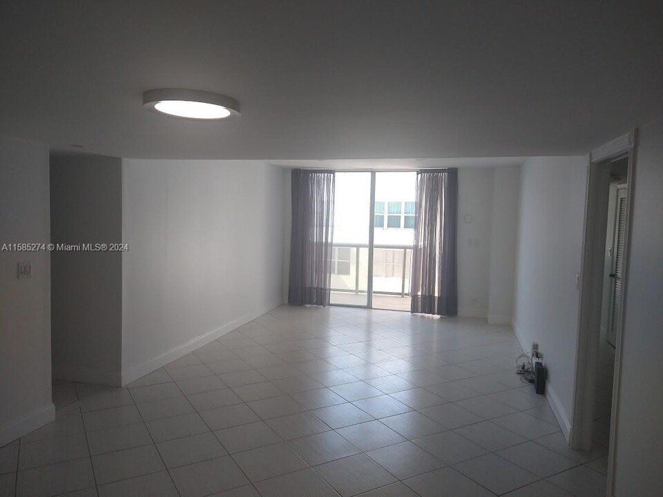 6039 Collins Ave, Unit 1714 in Miami Beach, FL - Building Photo