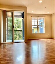 1121 40th St, Unit 4405 in Emeryville, CA - Building Photo - Building Photo