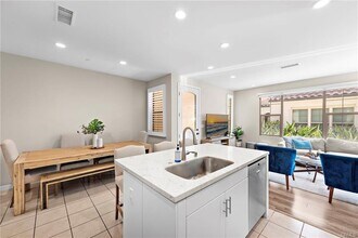 107 Tubeflower in Irvine, CA - Building Photo - Building Photo