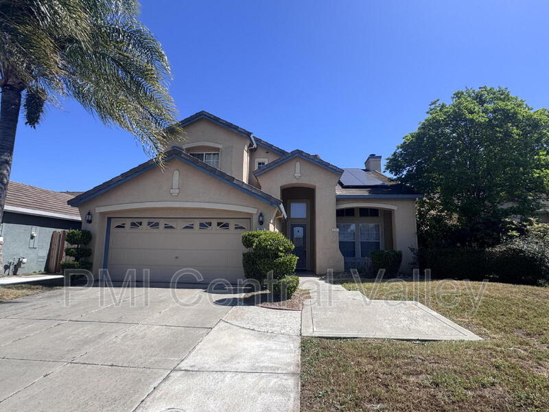 2044 London Ave in Manteca, CA - Building Photo