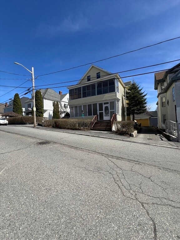 84 Gates St in Lowell, MA - Building Photo - Building Photo