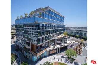 12121 W Olympic Blvd in Los Angeles, CA - Building Photo - Building Photo