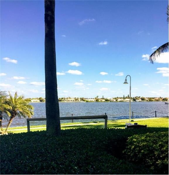 180 Yacht Club Way-Unit -109 in Hypoluxo, FL - Building Photo - Building Photo