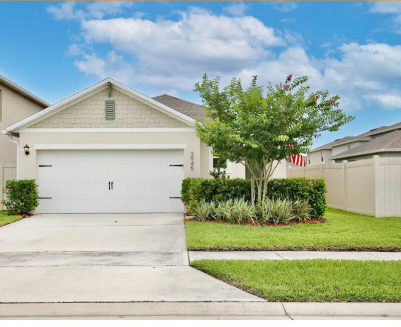 3945 Angola Ln in Sanford, FL - Building Photo