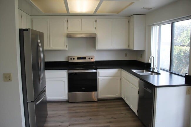 952 Alyssum Rd in Carlsbad, CA - Building Photo - Building Photo