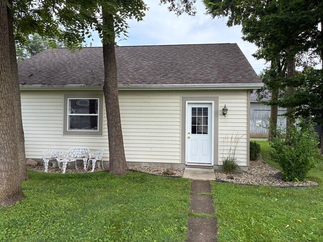 233 E High St in Pendleton, IN - Building Photo - Building Photo