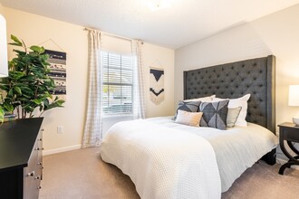 Hawthorne at the Hall in Rural Hall, NC - Foto de edificio - Building Photo