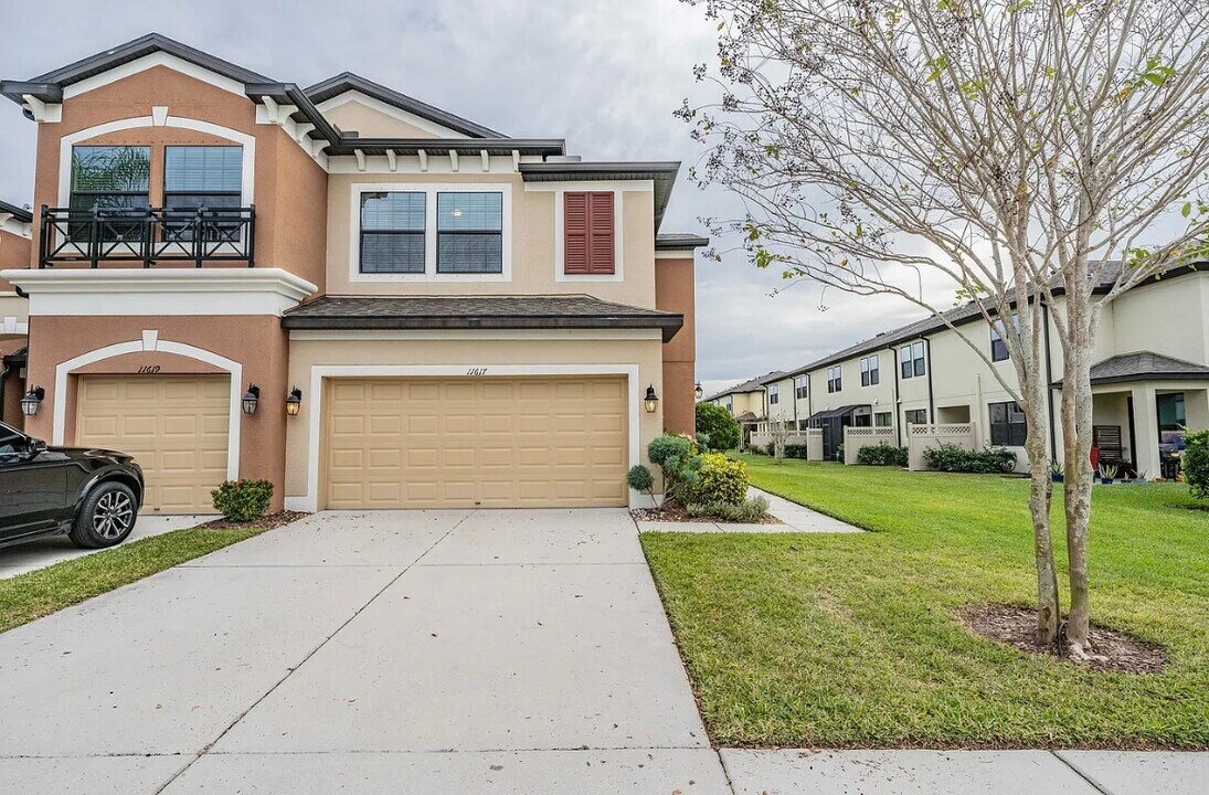 11617 Crowned Sparrow Ln in Tampa, FL - Building Photo