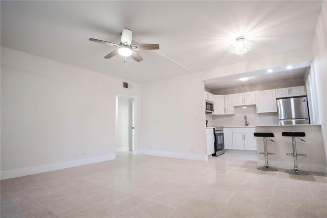 760 SE 2nd Ave, Unit D215 in Deerfield Beach, FL - Building Photo - Building Photo