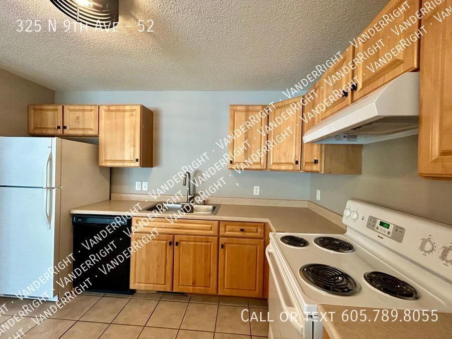 325 9th Ave in Brandon, SD - Building Photo