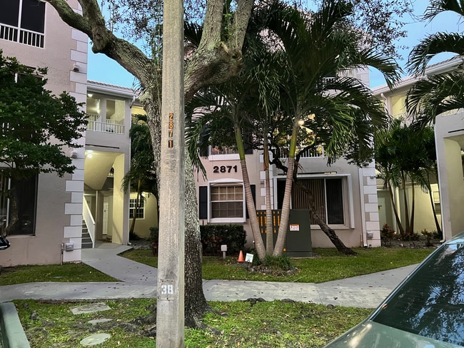 property at 2871 N Oakland Forest Dr