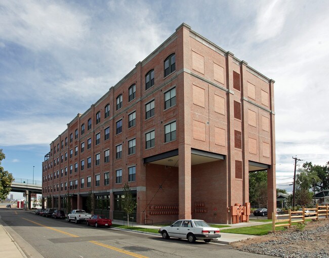 Evans Station Lofts in Denver, CO - Foto de edificio - Building Photo