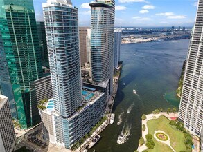 200 Biscayne Boulevard Way, Unit 3504 in Miami, FL - Building Photo - Building Photo