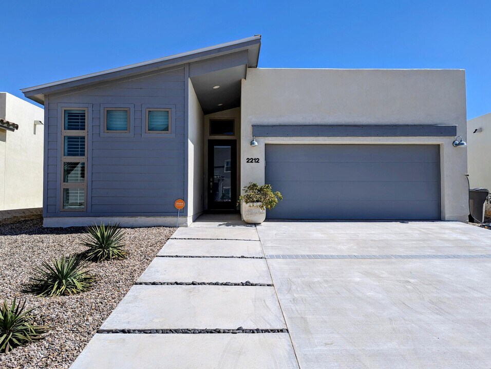 2212 Tierra Delmonte Dr in El Paso, TX - Building Photo