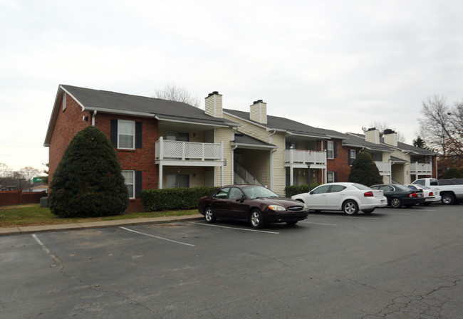 Tusculum Square Apartments in Nashville, TN - Building Photo - Building Photo