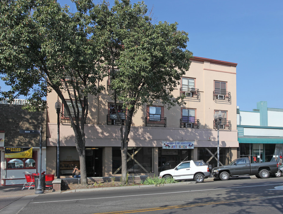 The Glenwood in Porterville, CA - Building Photo