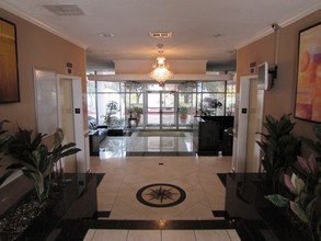 Conquistador High Rise Apartments in Houston, TX - Building Photo - Lobby