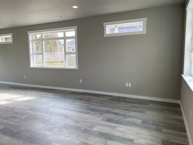 339 Lolly Ln in Dallesport, WA - Building Photo - Building Photo