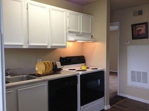 2031 Alison Ct SW in Atlanta, GA - Foto de edificio - Interior Photo