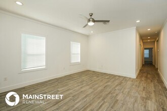 2003 E Overton Rd in Dallas, TX - Foto de edificio - Building Photo