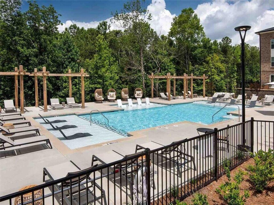 1600 Ronald Reagan Blvd in Cumming, GA - Building Photo