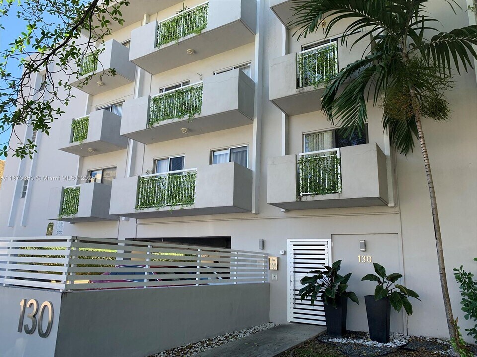 130 Mendoza Ave in Coral Gables, FL - Building Photo