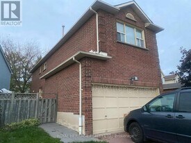 24 Reed Dr in Ajax, ON - Building Photo