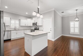 260 SW Lincoln Cir N in St. Petersburg, FL - Foto de edificio - Building Photo