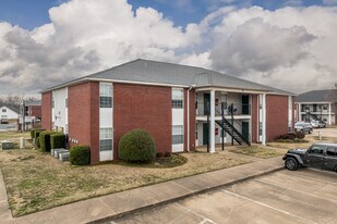 Cedar Creek Apartments and Townhomes in Van Buren, AR - Building Photo