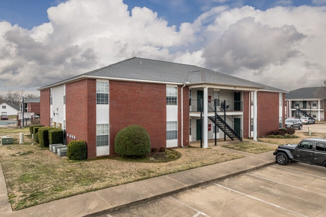 Cedar Creek Apartments and Townhomes