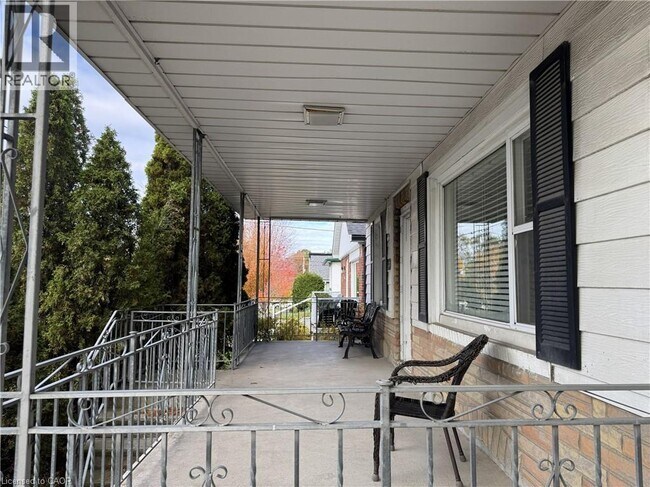 33 Glenburn Ave in Toronto, ON - Building Photo - Building Photo