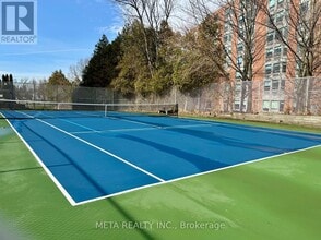 5280 Lakeshore Rd. in Burlington, ON - Building Photo - Building Photo