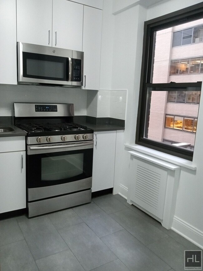 EAST 57 STREET in New York, NY - Building Photo - Building Photo