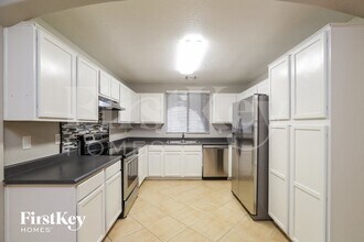 8338 W Hughes Dr in Tolleson, AZ - Foto de edificio - Building Photo