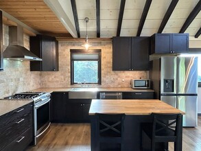 1013 Wildcat Rd in Deep Gap, NC - Building Photo - Building Photo