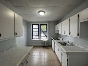 807 Trefoil Manor in Bayonne, NJ - Building Photo - Building Photo