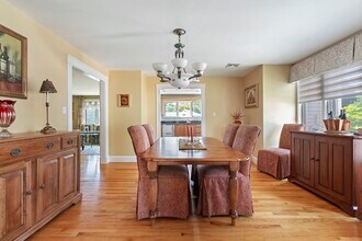 17 Gilbert St in Newton, MA - Building Photo - Building Photo