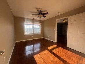 5720 Old Sunrise Hwy in North Massapequa, NY - Building Photo - Building Photo